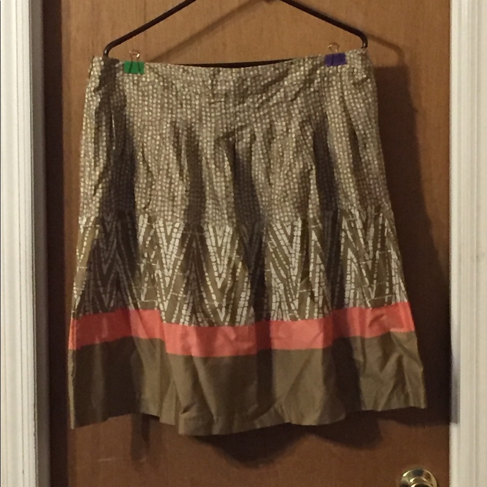Skirt - short - size 18